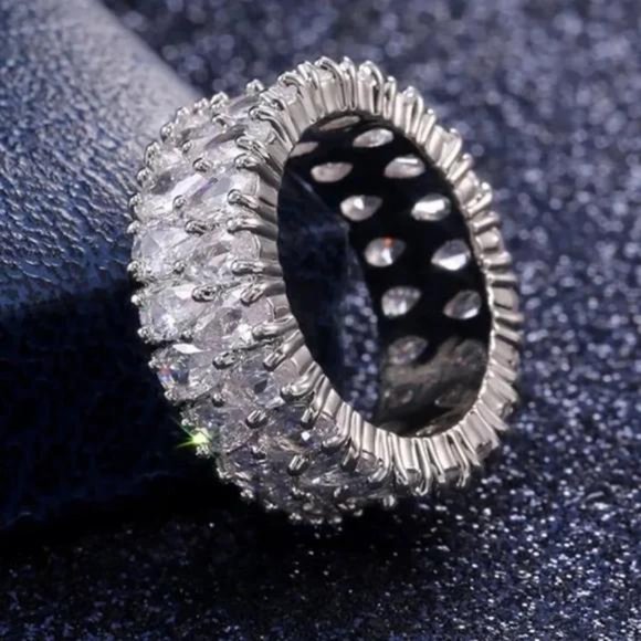 NEW 925 STERLING SILVER ETERNITY ENGAGEMENT DIAMOND RING, CUTE RING, SHINY RING. - Picture 5 of 6